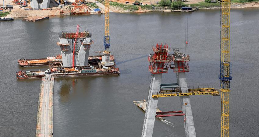 cabel bridge over River Oka 