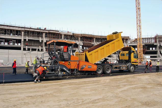 Paving the new UAE racetrack 