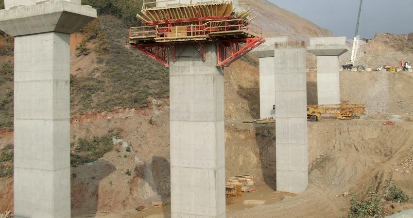 bridge construction struts