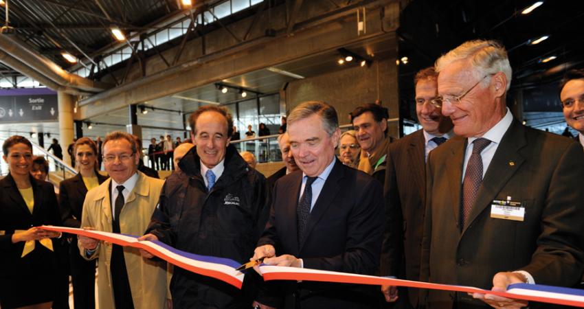 Bernard Accoyer French National Assembly cutting the ribbon