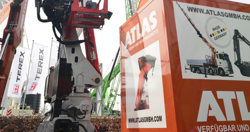 Atlas truck loading crane 