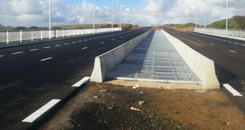 Mauritius motorway bridge 