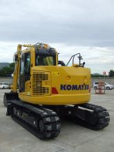 Reduced tailswing excavator