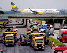 Gunter Papenburg using three  Doppel InlinePave pavers on the A14.jpg