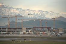 liebherr-tower-cranes-airport-santiago-de-chile-300dpi.jpg