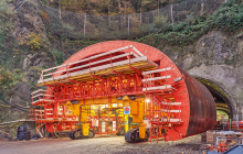 To construct the 1.6km-long access tunnel, PERI engineers developed the first customised and fully hydraulic special-purpose formwork carriage; sufficient to construct the different cross-sections in a total of 170 concreting sections  (photo courtesy PERI SE)