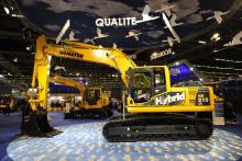 Komatsu_HB215LC-1