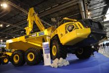 Komatsu_HM400