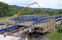 Doka's composite forming carriage used on a four-lane road bridge project 