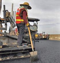 Volvo CE pavers Yulin-Jingbian Expressway project