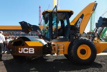 JCB's VM117D soil compactor