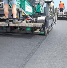 Laying the surface with a hot-to-hot joint 