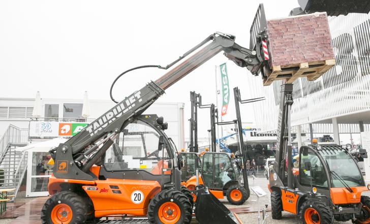 bauma 2016 Dayile News AUSA Taurulift line