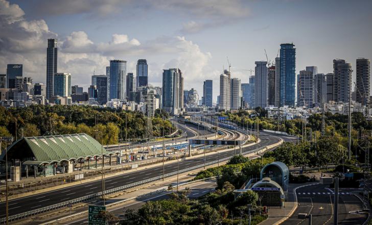 Bright sparks: Tel Aviv University railway station (© Guy Yechiely)