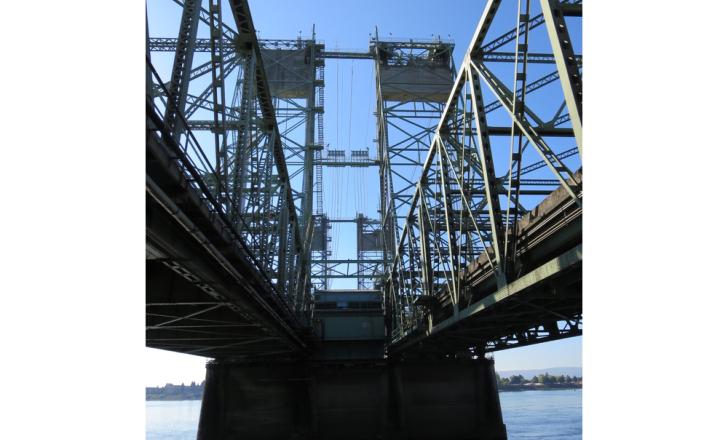  A new bridge will be built to replace the current structure carrying I-5 over the Colombia River and connecting Oregon and Washington state – image courtesy of © Rajan Singh|Dreamstime.com
