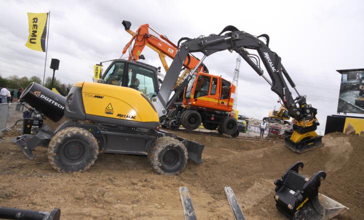 Engcon EC218 and EC226 tilt-rotators