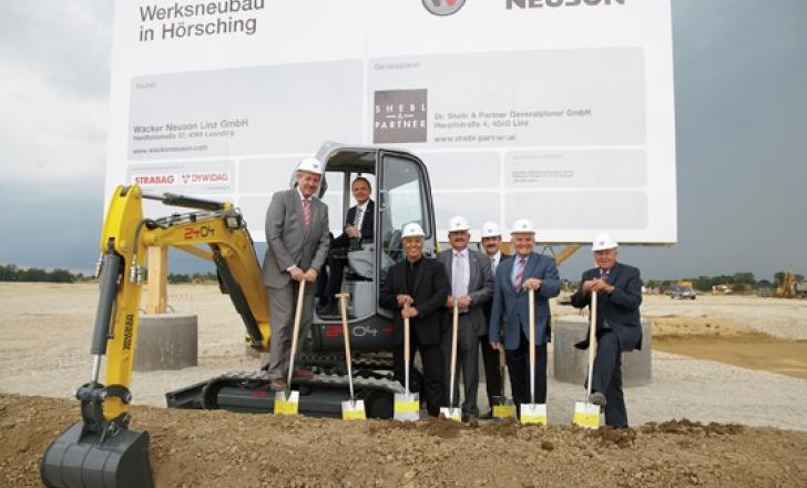 A silver spade ceremony marks the start of construction at the new Wacker Neuson plant