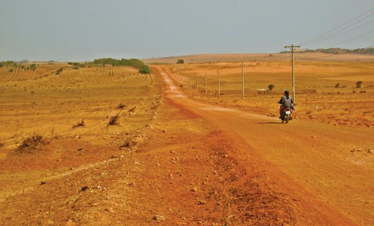 an undeveloped road i Vietnam