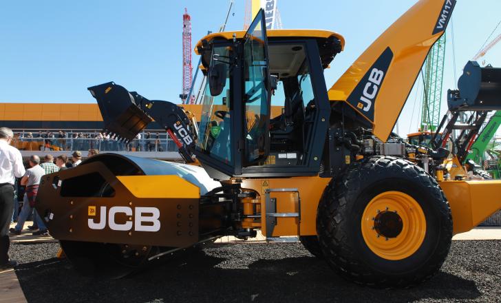 JCB's VM117D soil compactor