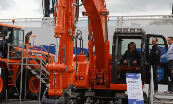 Doosan DX140LCR-3 excavator